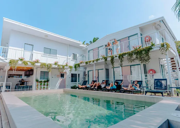 Surf Inn Boutique Backpackers - Free Breakfast Gold Coast